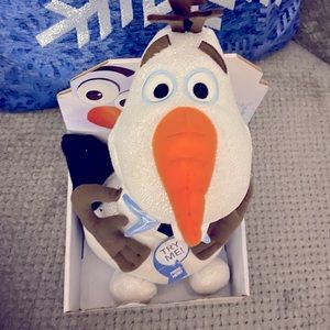 Singing and swinging Olaf